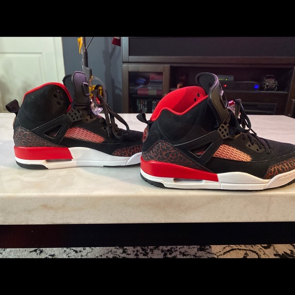 Jordan men’s size 9 - Picture 3 of 5